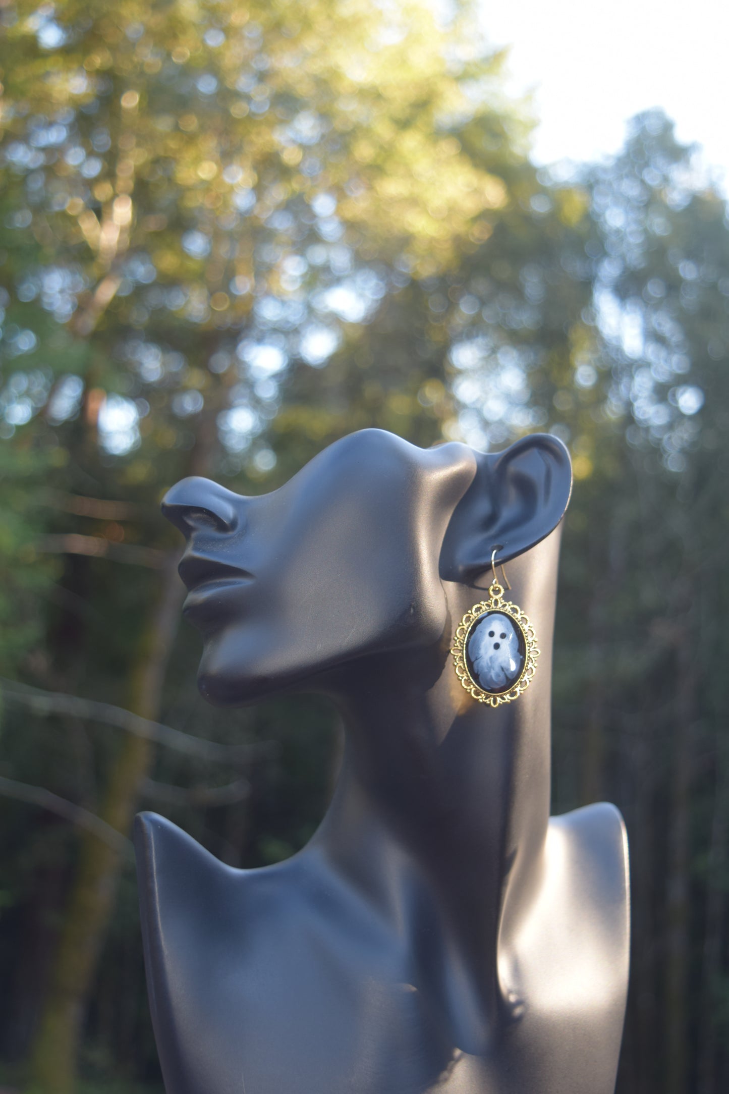 Antique Gold Ghost Cameo (1)